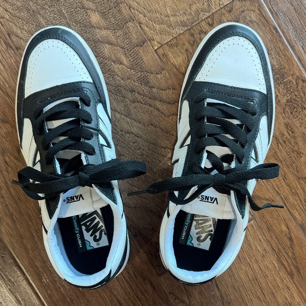 Vans Men's Classic Black and White Sneakers - Picture 1 of 4